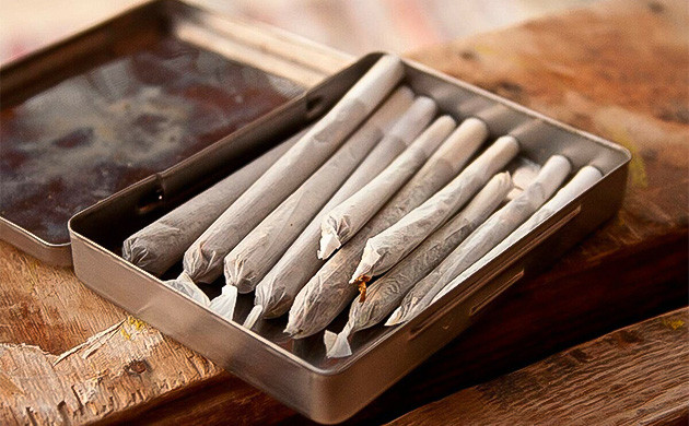 Самокрутки в портсигаре