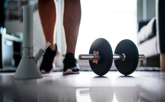 Бонг и гантели