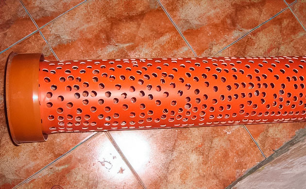 отверстия во внешней трубе