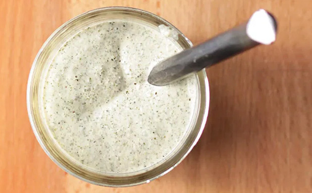 Стакан с отвар из семян конопли